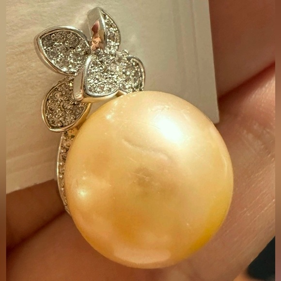 Huge Freshwater Pearl 13mm Cream and Silver Earrings Sterling Sliver - Picture 5 of 6